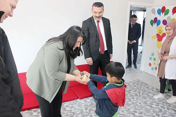 BAYAN CANALP’TAN ANASINIFI VE OYUN PARKINA ZİYARET
