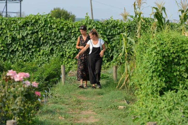 Fransa’dan bisikletiyle geldi Nilüfer’in tarım çalışmalarını inceledi