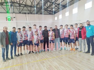 VOLEYBOL GENÇ ERKEKLER SONA ERDİ