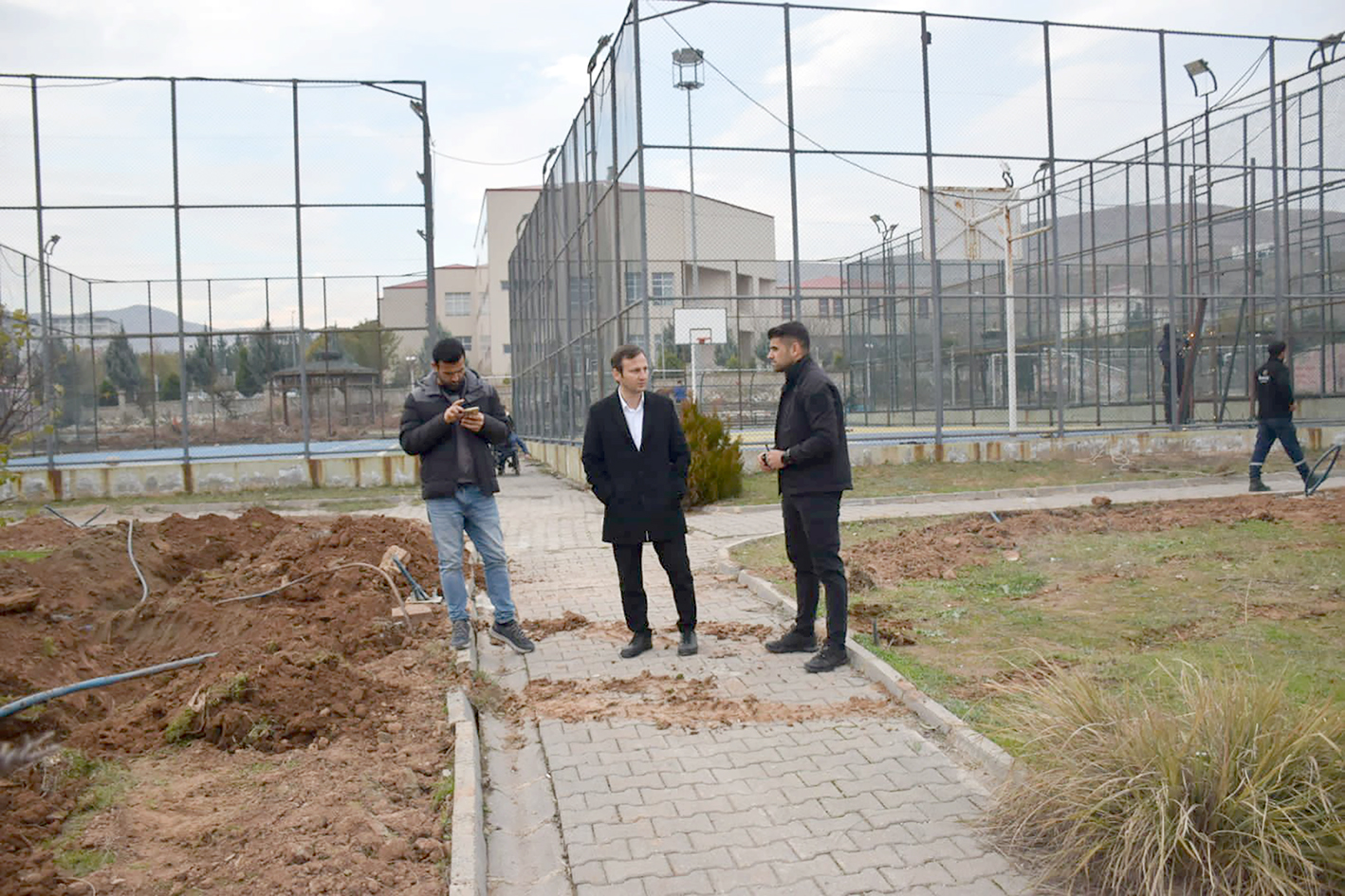 15 TEMMUZ PARKI PEYZAJ ÇALIŞMALARI BAŞLADI