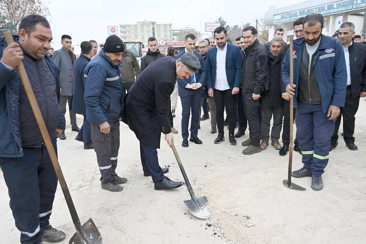 VALİ CANALP “BÜYÜKŞEHİR’E GİDEN YOLUN TAŞLARINI TEKER TEKER DÖŞEYECEĞİZ”