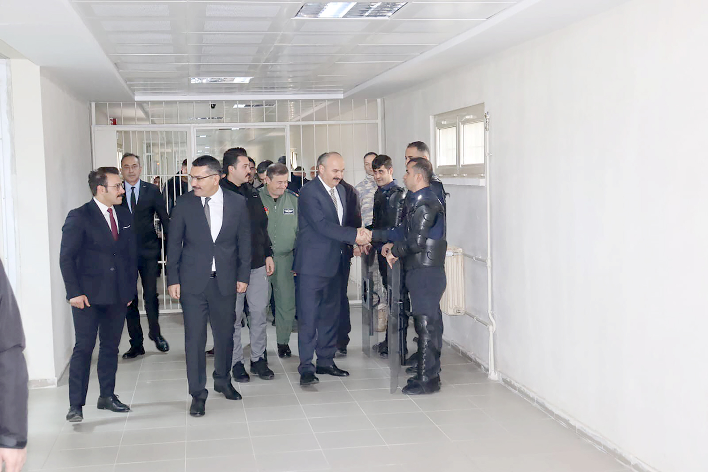 VALİ CANALP, CEZAEVİNİ ZİYARET ETTİ