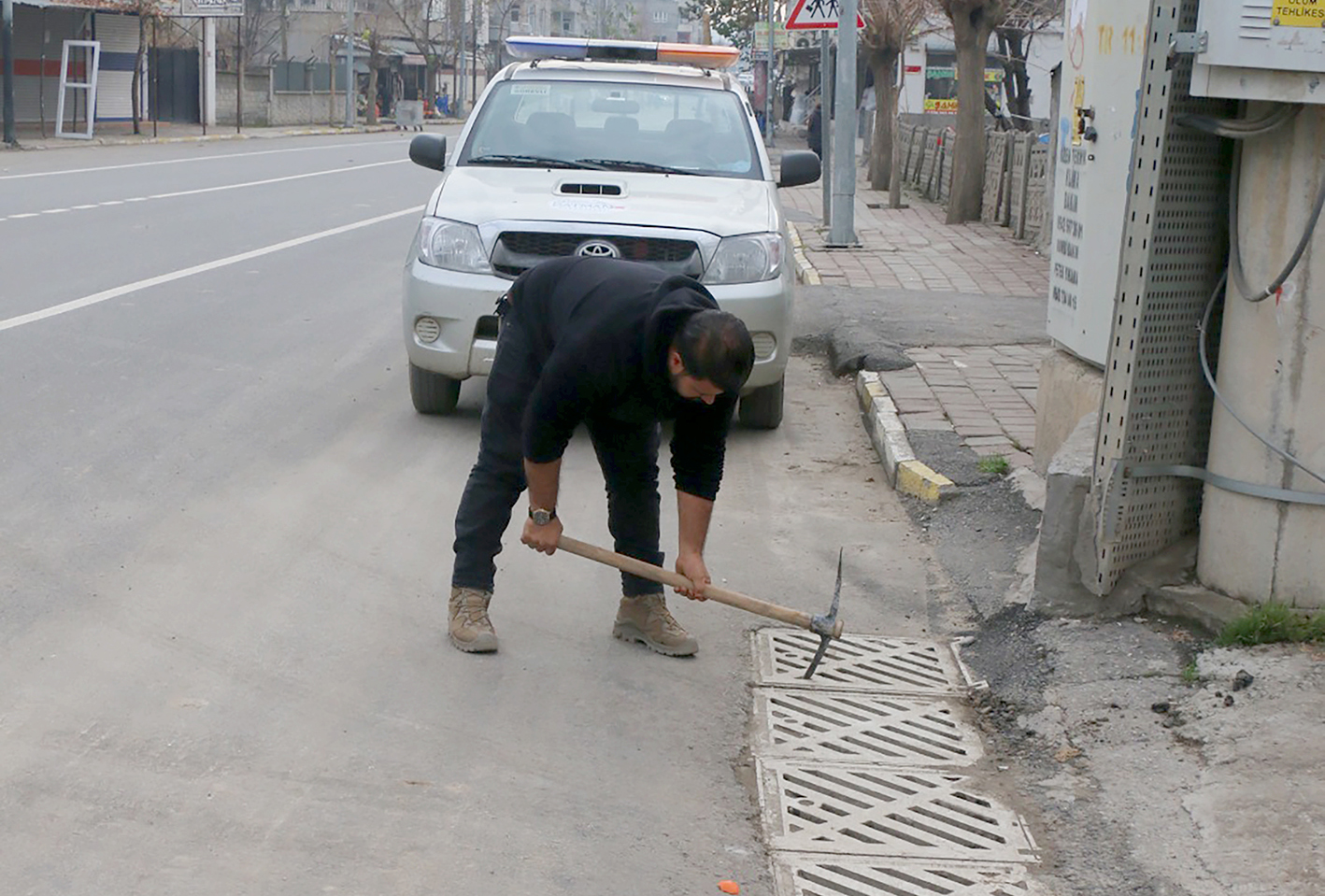 KANALİZASYON HATLARI YENİLENİYOR