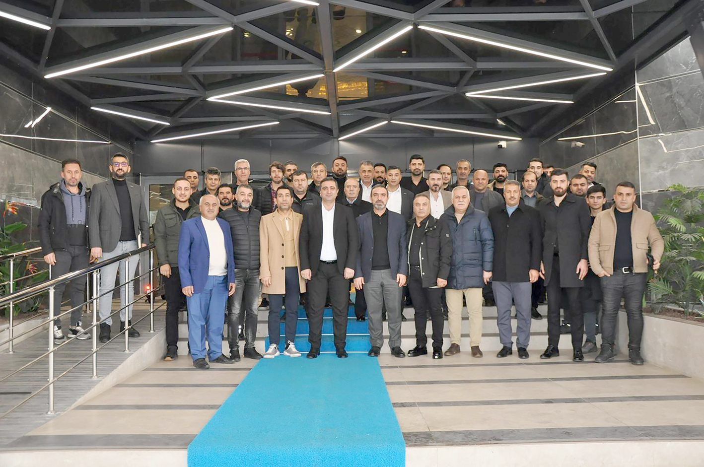 “HERKESİN ELİNİ TAŞIN ALTINA KOYMASI GEREKİR”