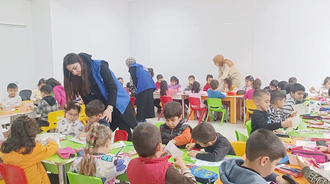 ‘ÇOCUKLAR ÖLMESİN’ TEMALI RESİM ÇİZDİLER 