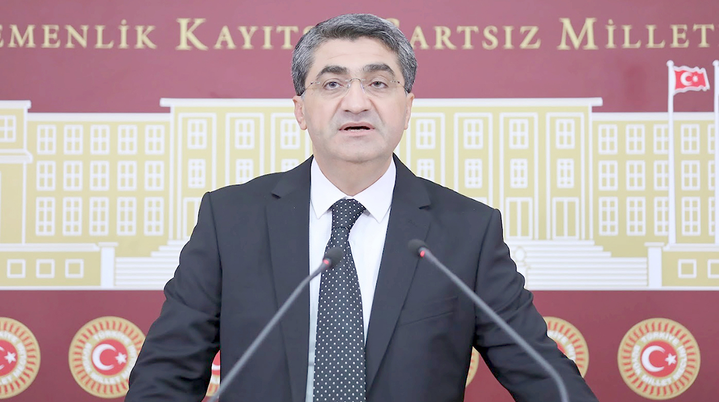 EKMEN’DEN HÜKÜMETE SERT ELEŞTİRİ