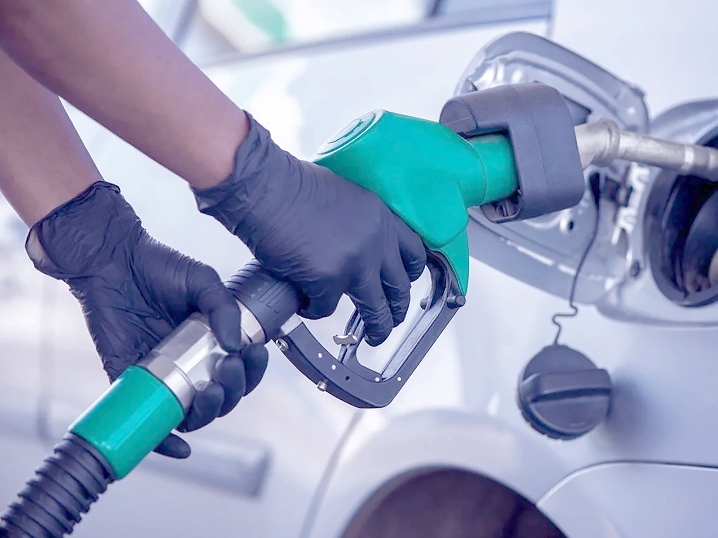 BENZİNE 1 LİRA 46 KURUŞ ZAM