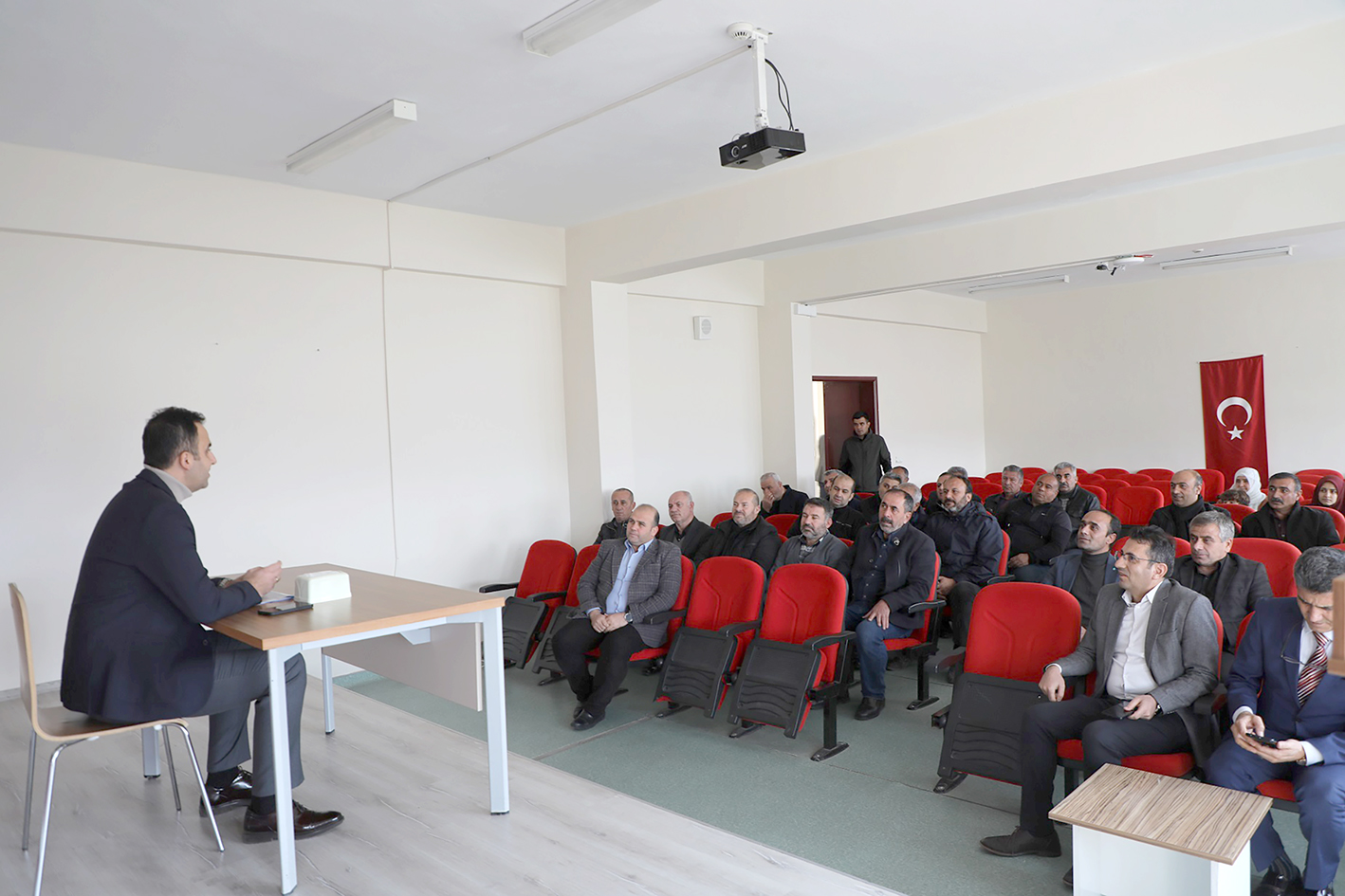 KAYMAKAM İMRAK, ÖĞRENCİ VELİLERİNİ DİNLEDİ