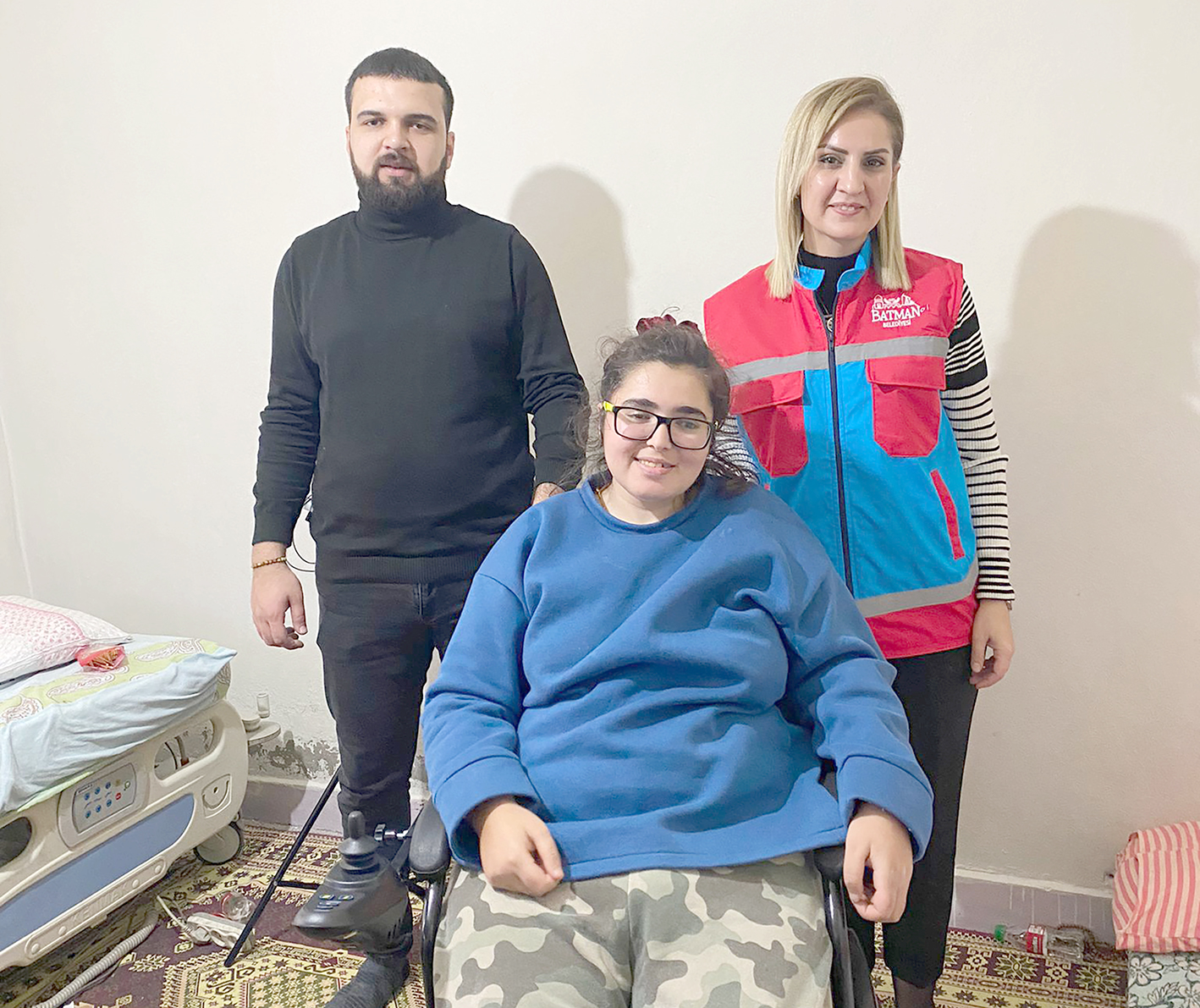 HAYATLARI TEKERLEKLİ SANDALYE İLE KOLAYLAŞIYOR