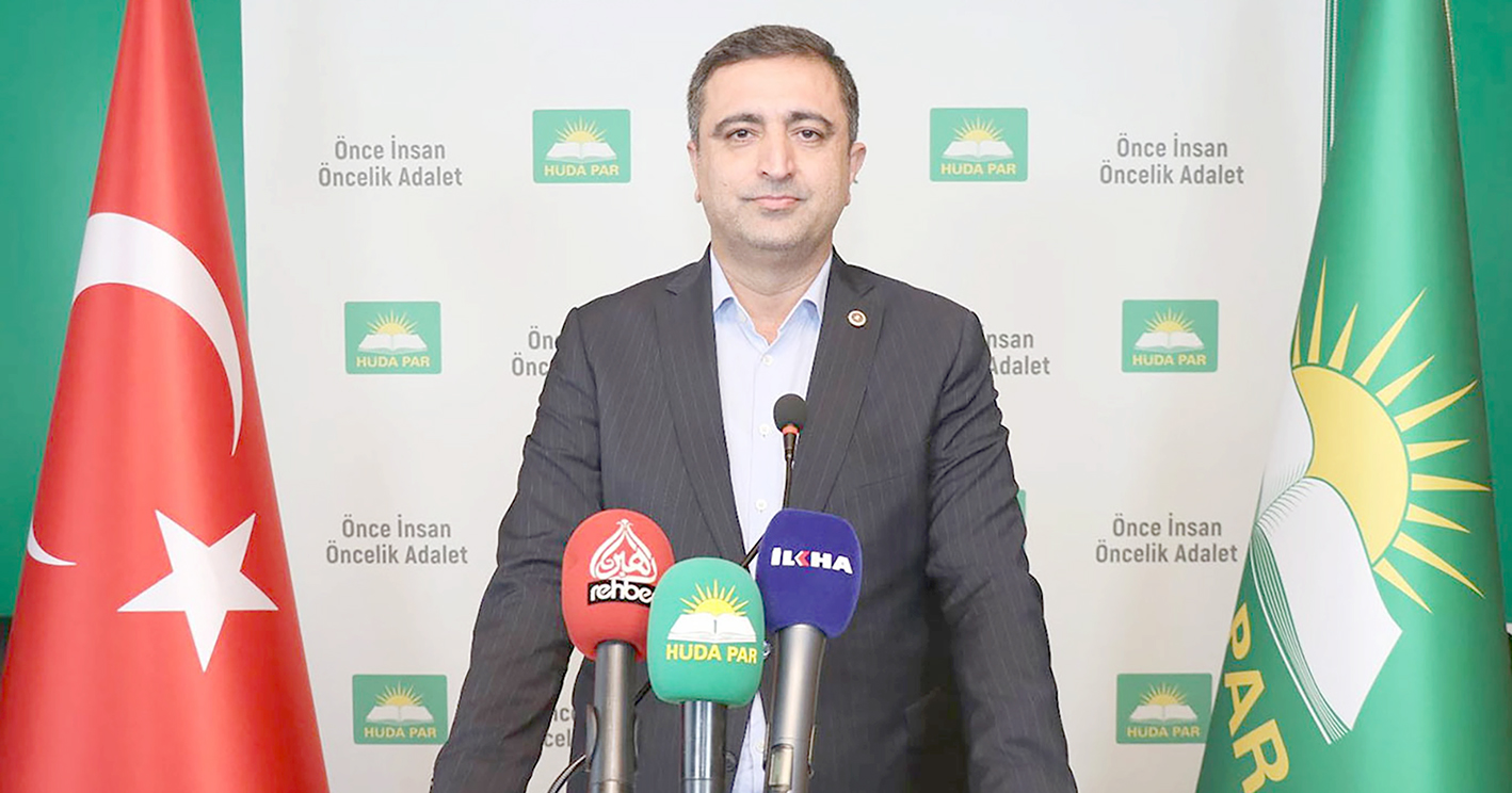 RAMANLI “BAYRAK DA DEVLET DE CUMHURİYET DE HEPİMİZİN”