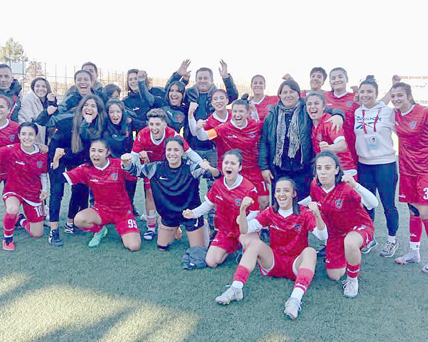 KADIN FUTBOL TAKIMI LİDERLİĞE YÜKSELDİ