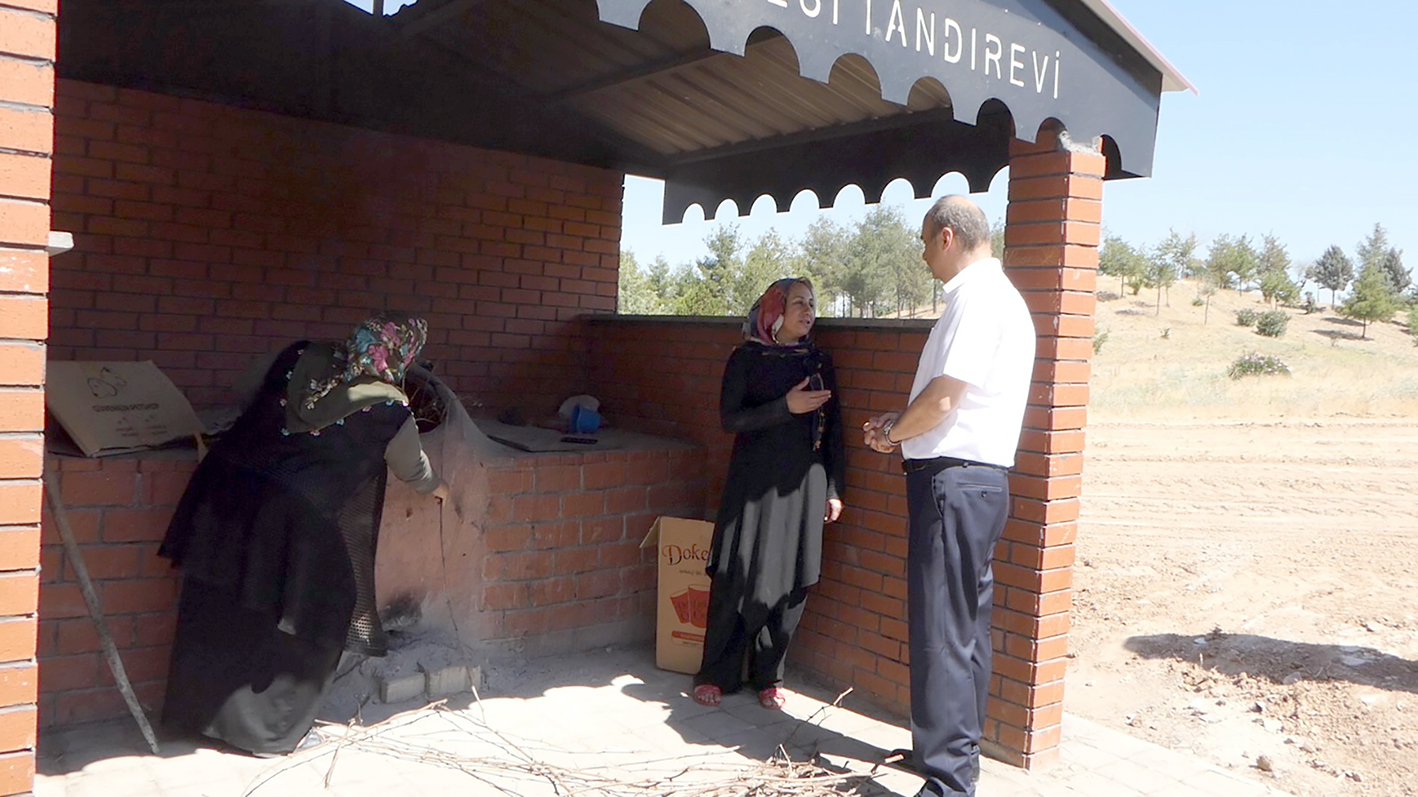 KADINLAR TANDIR EVİ İSTİYOR, BELEDİYE TALEPLERE YETİŞİYOR