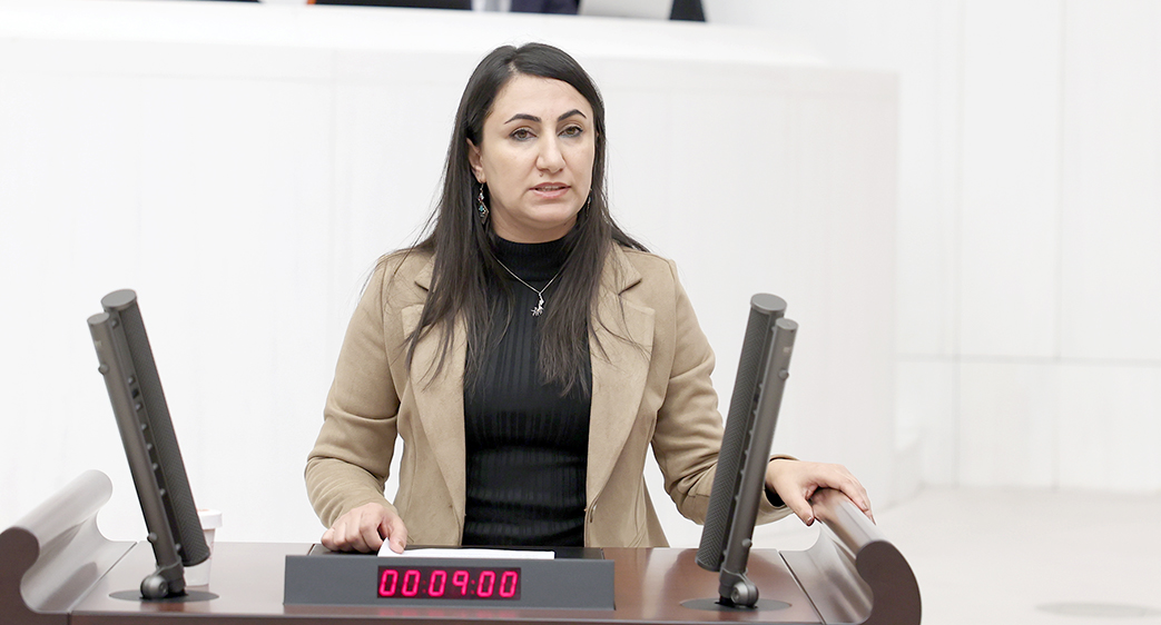 ODUNCU, KADINA YÖNELİK POLİTİKALARI ELEŞTİRDİ