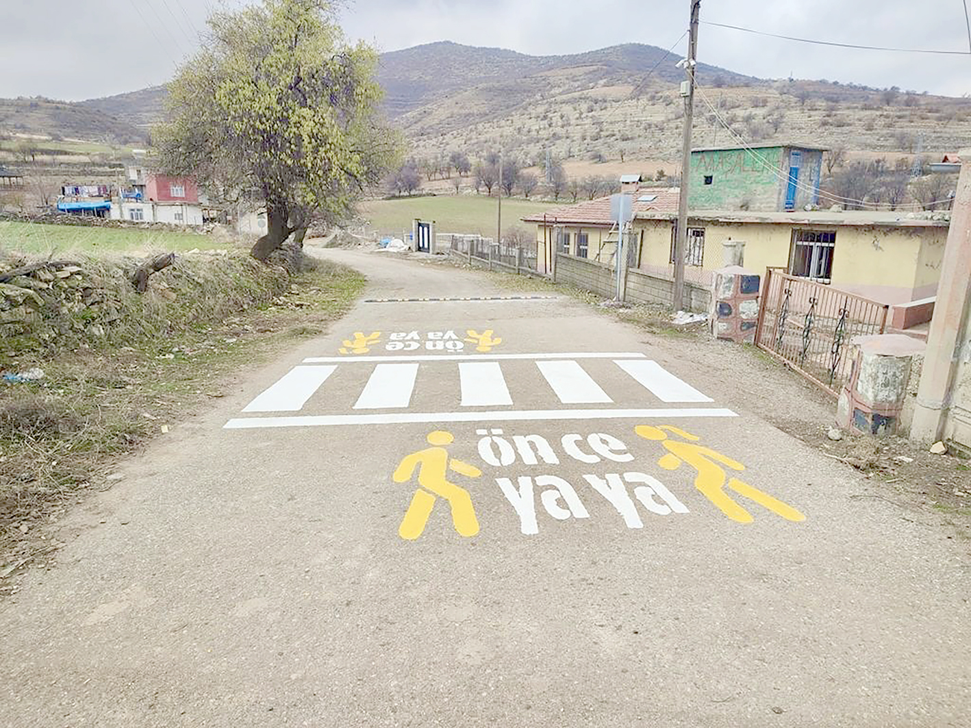 35 KÖYE TRAFİK İŞARETLERİ YAPILDI