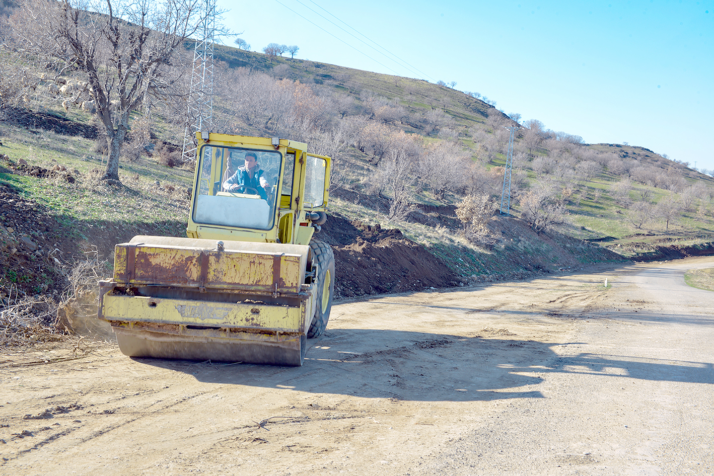 YOL GENİŞLETME ÇALIŞMASI TAMAMLANDI