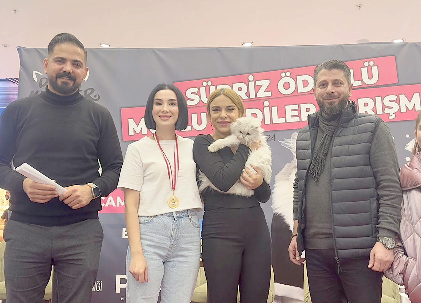 PETROL CİTY’DE 40 KEDİ YARIŞTI