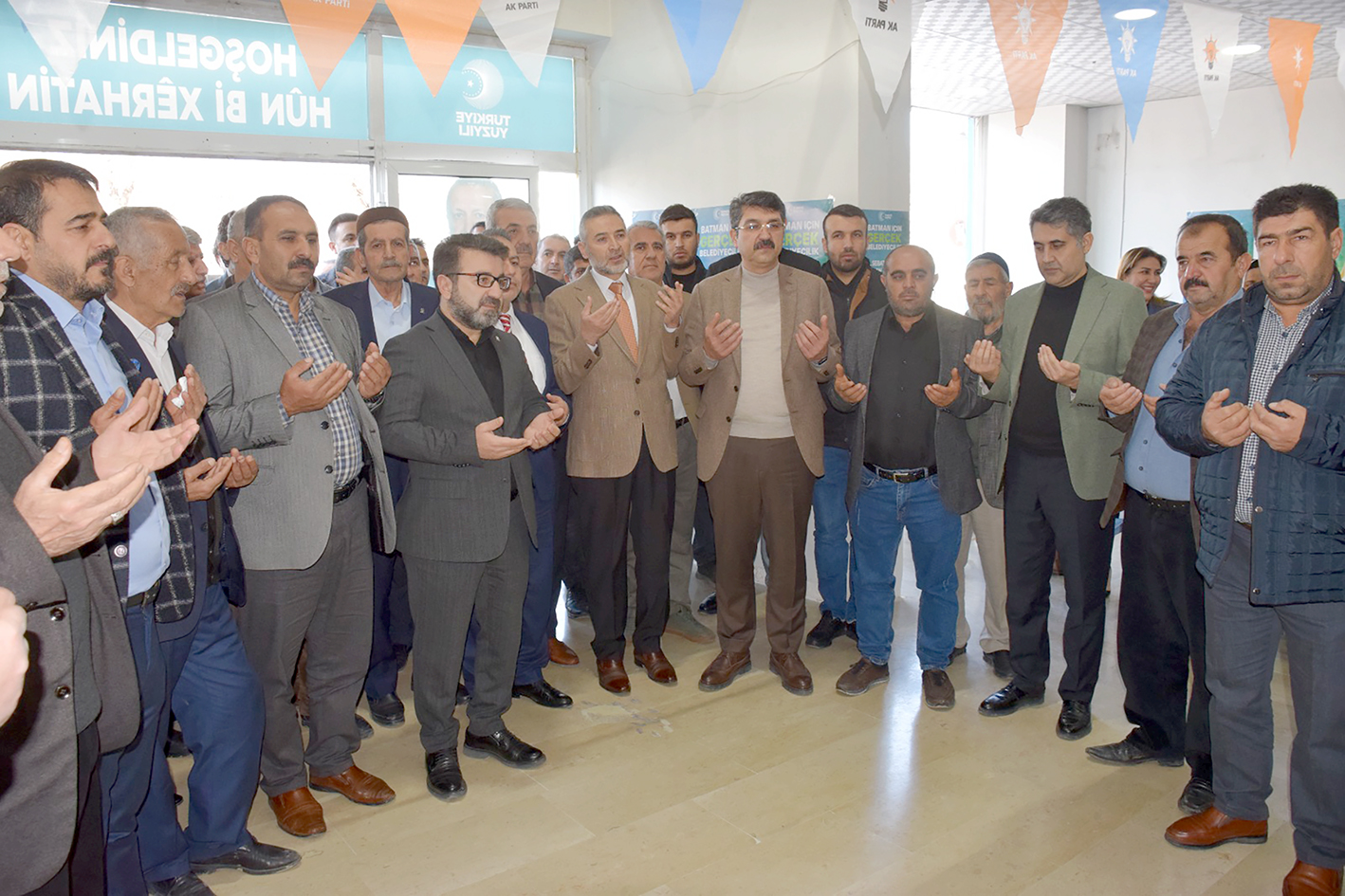 SEÇİM LOKALİ DUALARLA AÇILDI