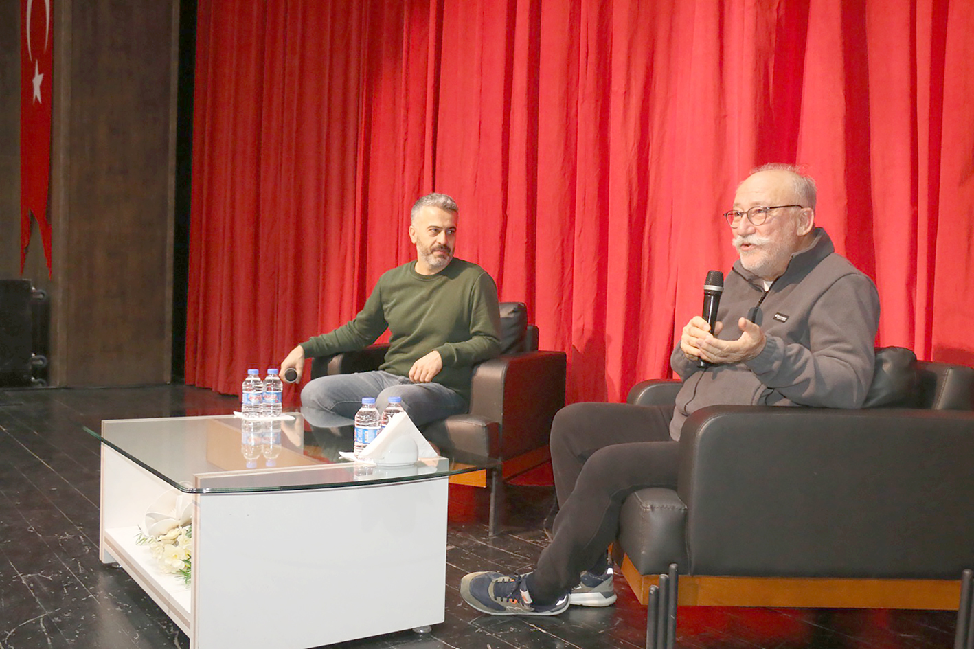 ALTAN ERKEKLİ “SAVAŞSIZ BİR DÜNYA HAYAL EDİYORUM”