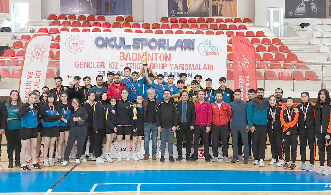 BADMİNTON GRUP MÜSABAKALARI SONA ERDİ