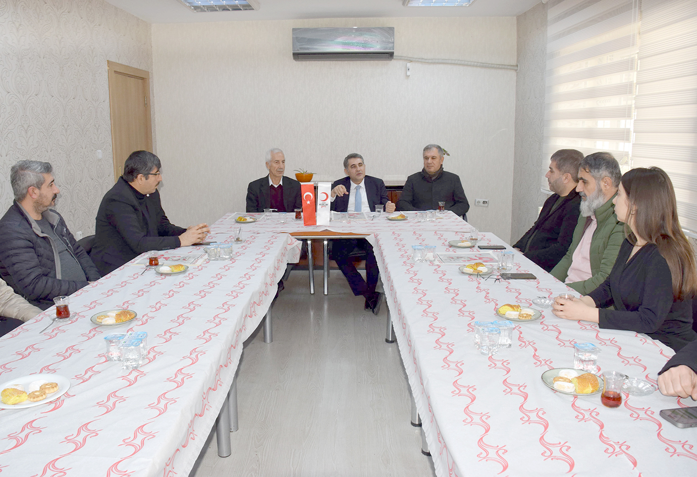 CEYLAN’DAN DERNEKLERE ZİYARET