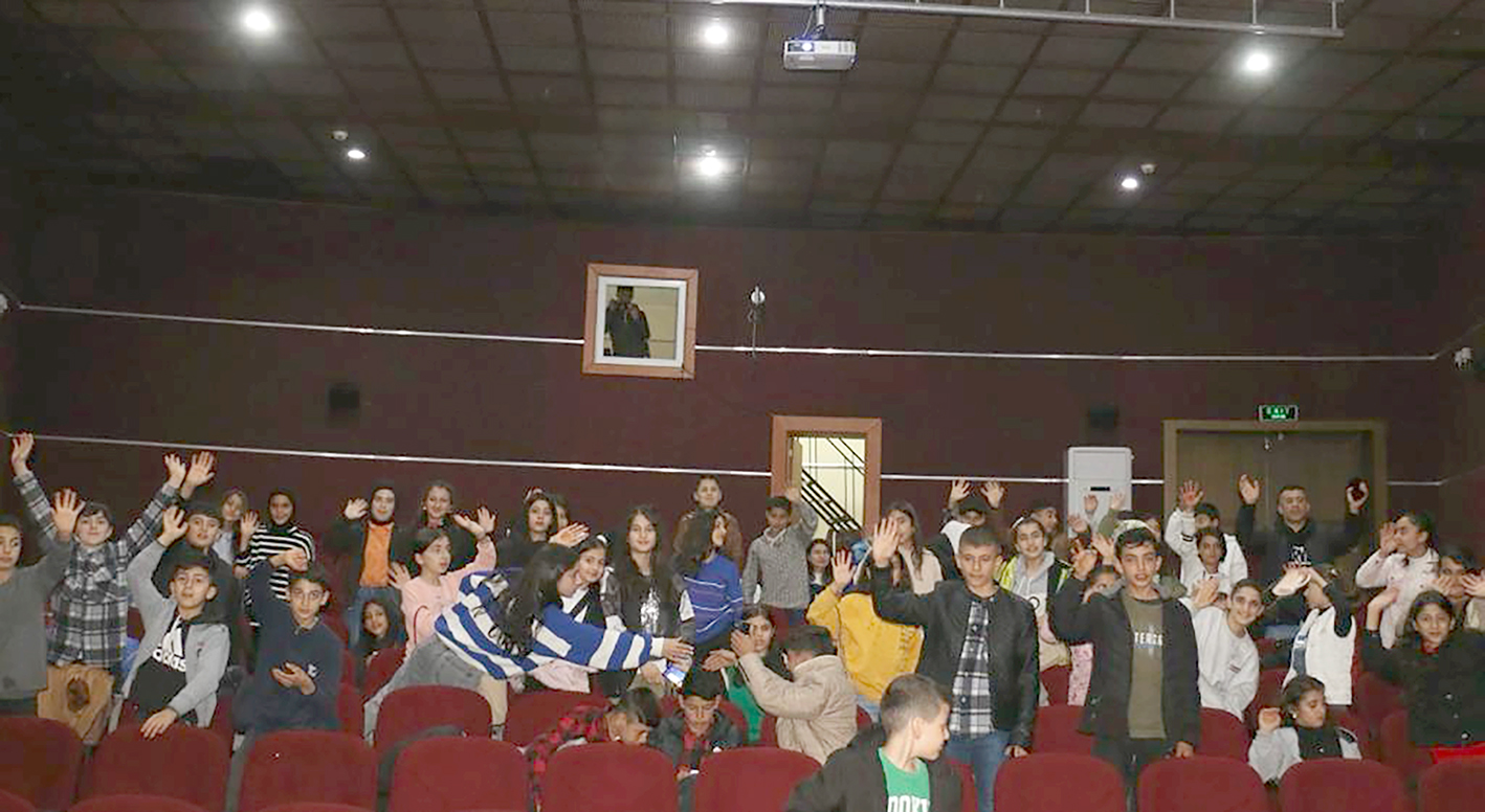 JANDARMA’YI GEZEN ÇOCUKLAR, BATMAN’DAN MUTLU AYRILDI