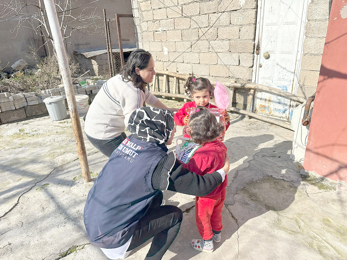 YETİMLERE 14 ŞUBAT HEDİYESİ