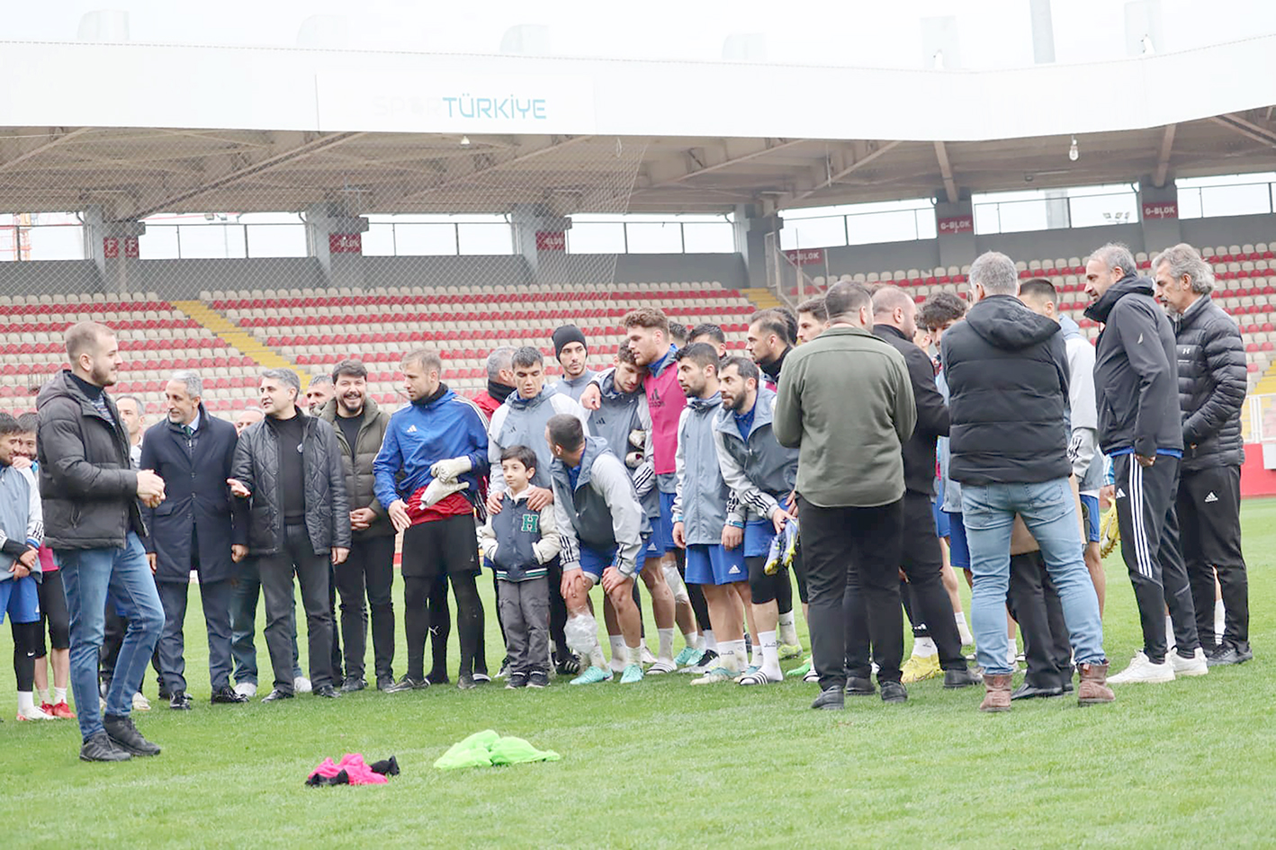 CEYLAN VE NASIROĞLU’NDAN PETROLSPOR’A PRİM DESTEĞİ