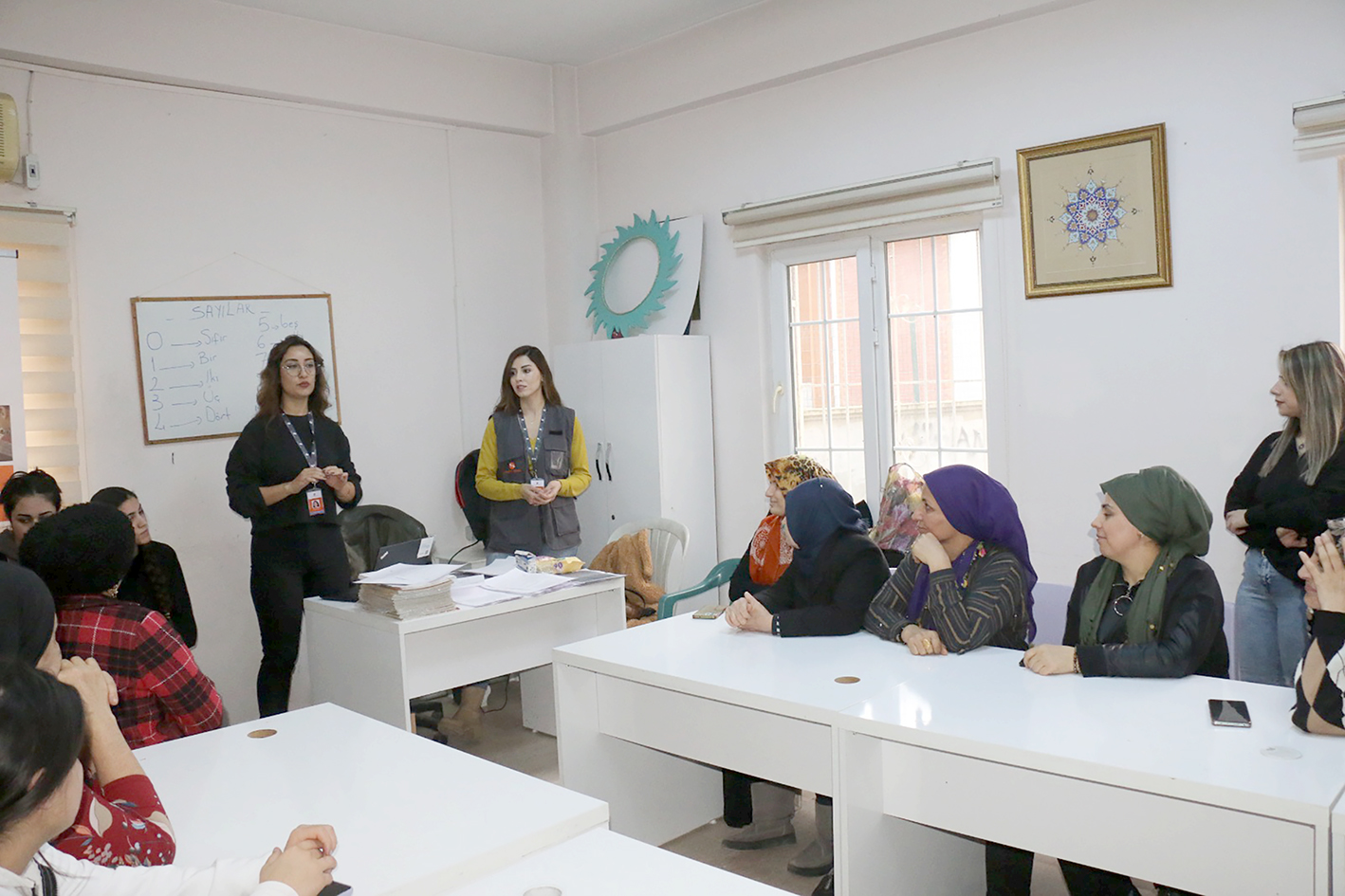 EBEVEYNLERE 3 DİLDE EĞİTİM