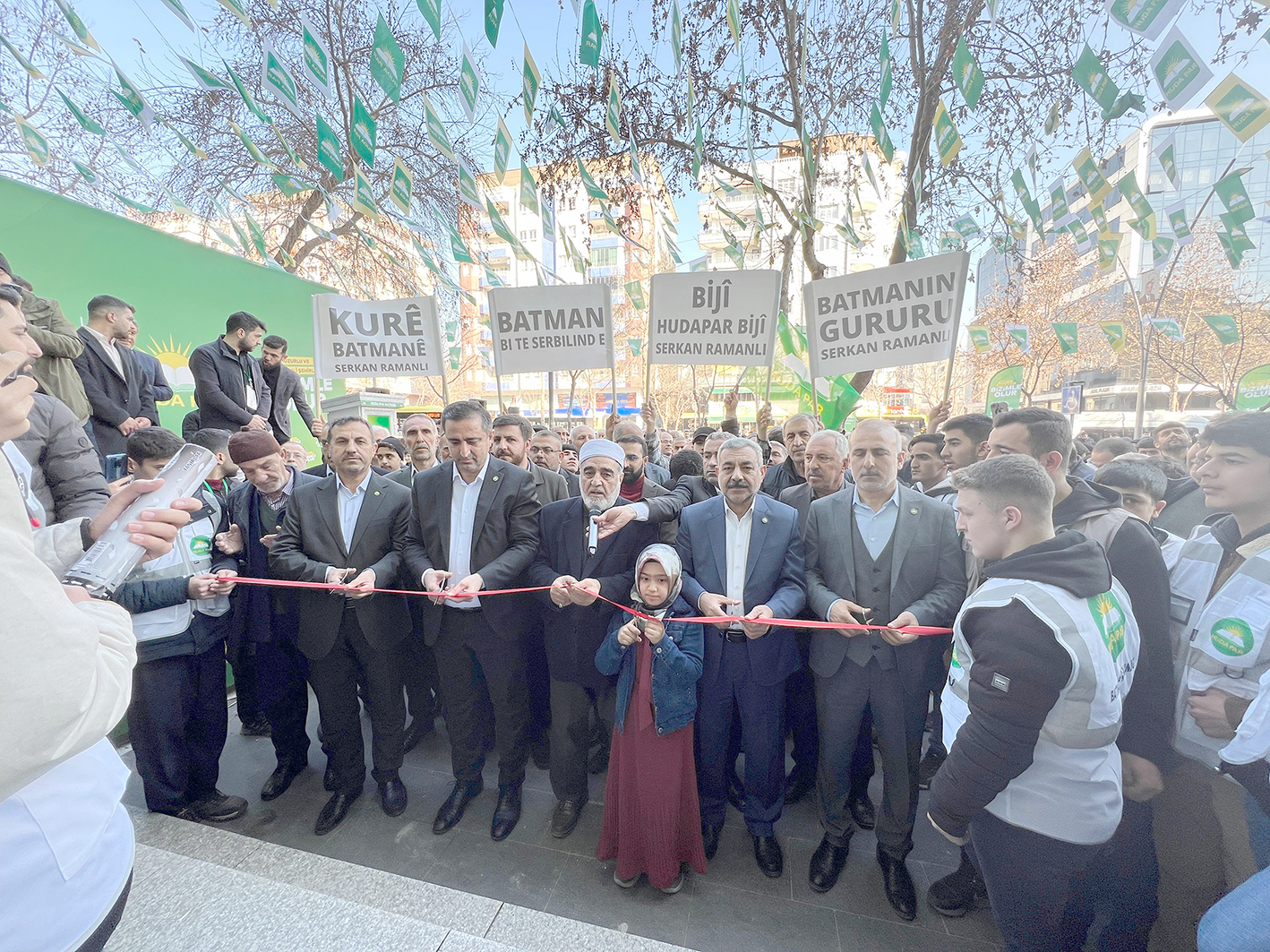 HÜDA PAR, SEÇİM LOKALİ DUALARLA AÇILDI