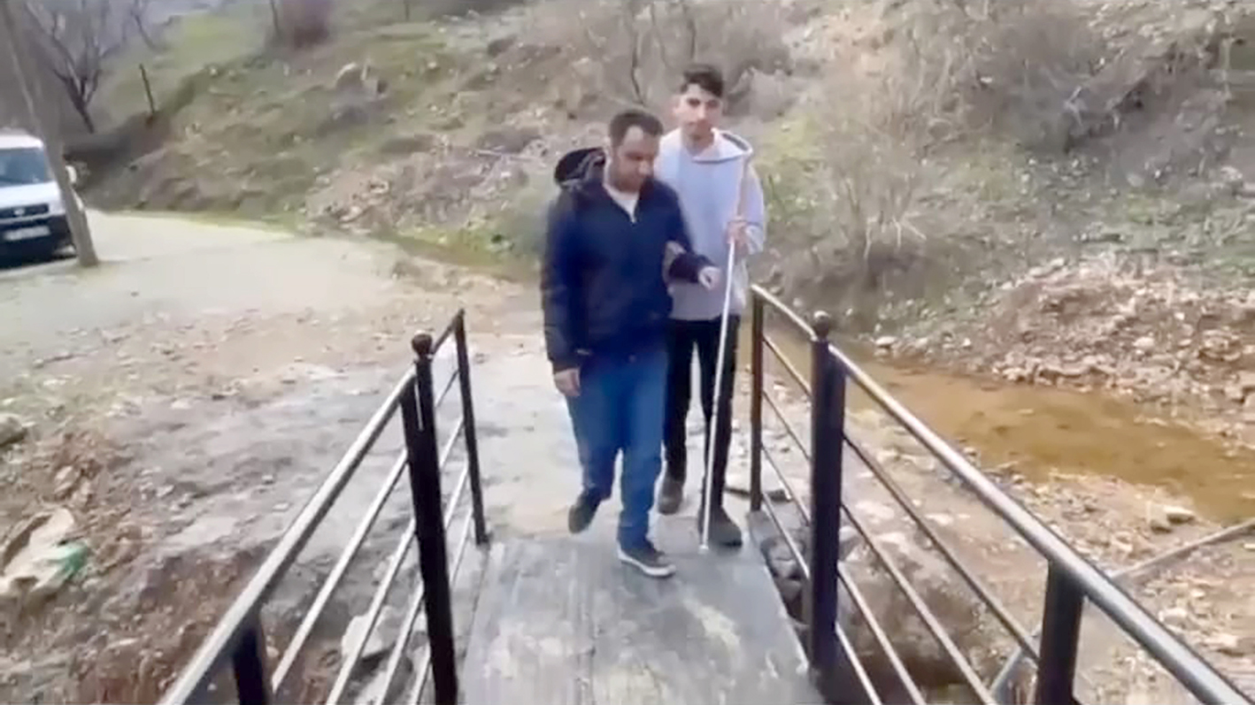 NASIROĞLU’NDAN ENGELLİ VATANDAŞA YAYA KÖPRÜSÜ