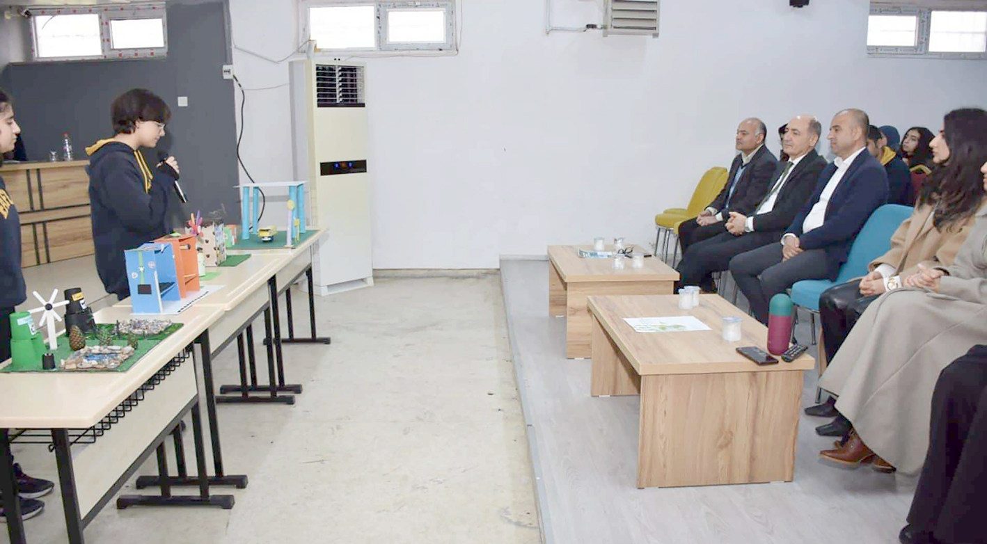 ÖĞRENCİLERDEN YENİLENEBİLİR ENERJİ PANELİ