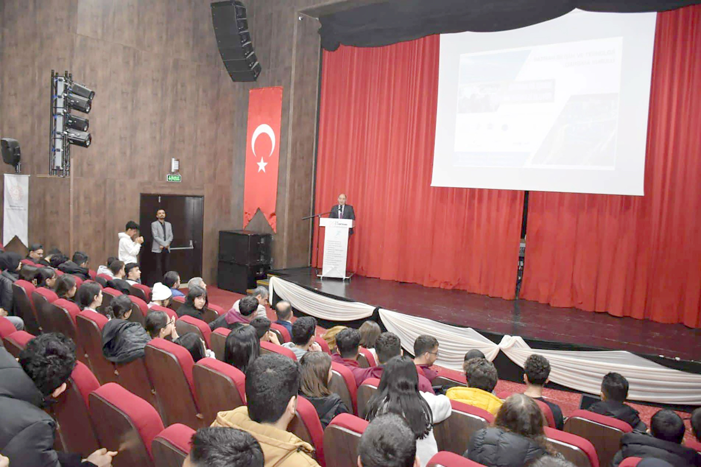 ÖĞRENCİLERE SİBER GÜVENLİK KONFERANSI VERİLDİ
