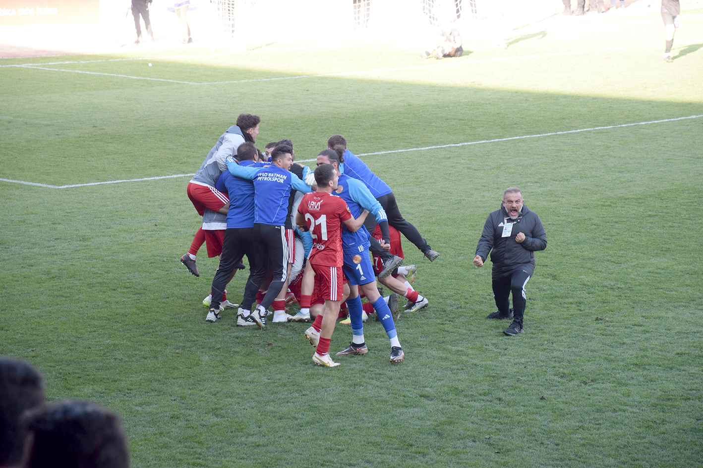 PETROL, FIRSAT TEPTİ