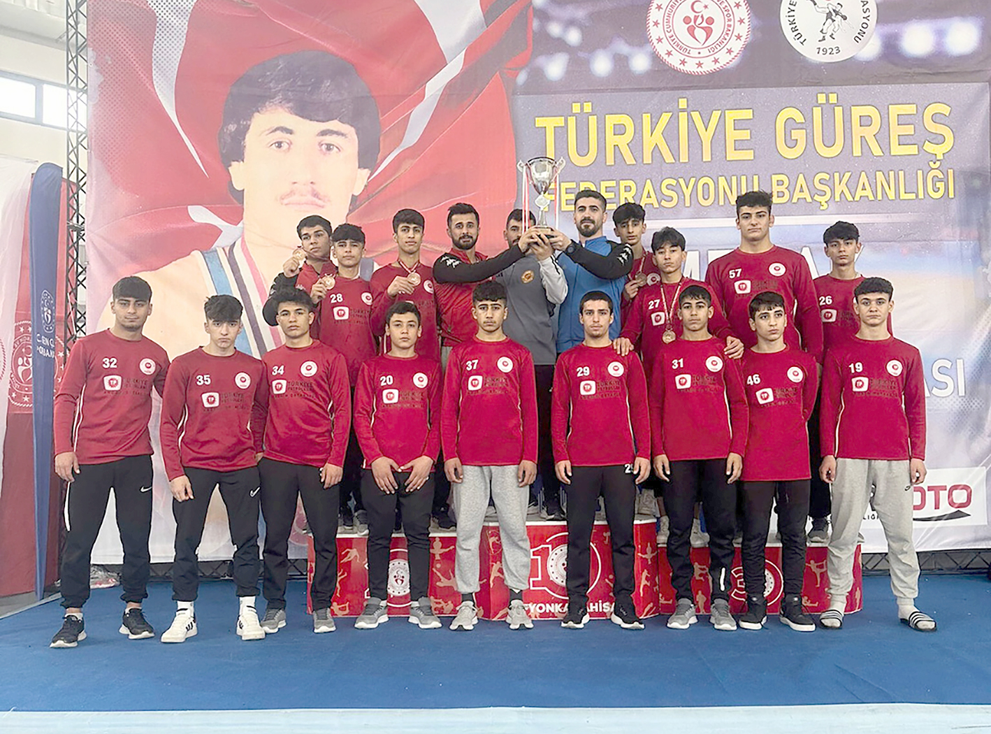 PETROLSPOR, GÜREŞ’TE TÜRKİYE İKİNCİSİ OLDU