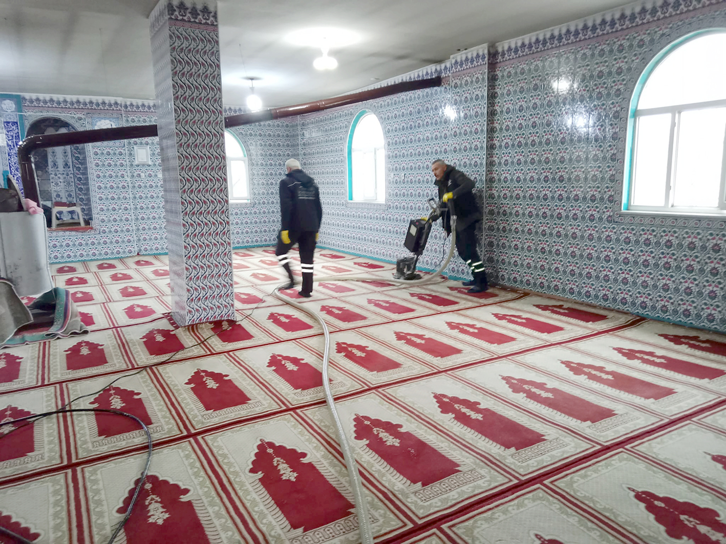 ÇİLEK, BAL VE CEVİZ DİYARI’NIN CAMİLERİ MİS GİBİ KOKUYOR