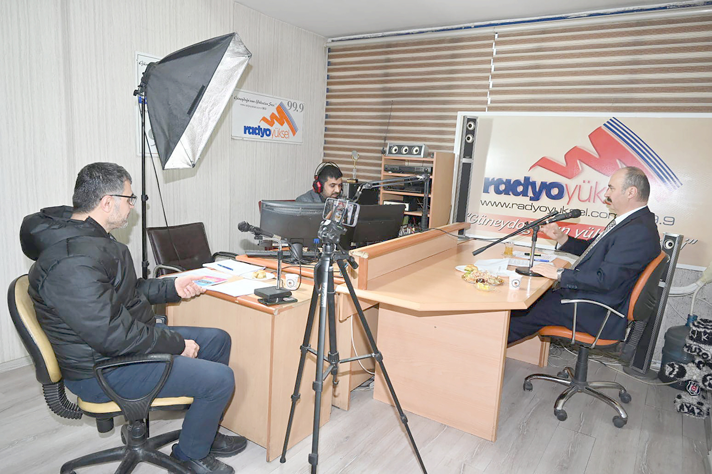 VALİ CANALP, 4 RADYO YAYINIYLA 650 BİN BATMANLIYA DOKUNDU