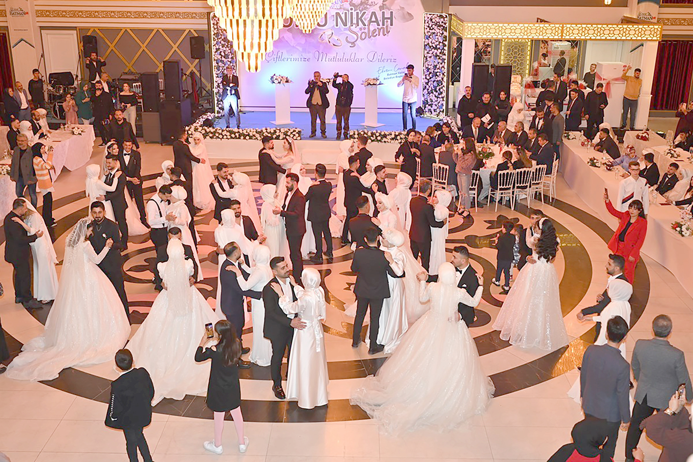 100 ÇİFTE TOPLU NİKAH