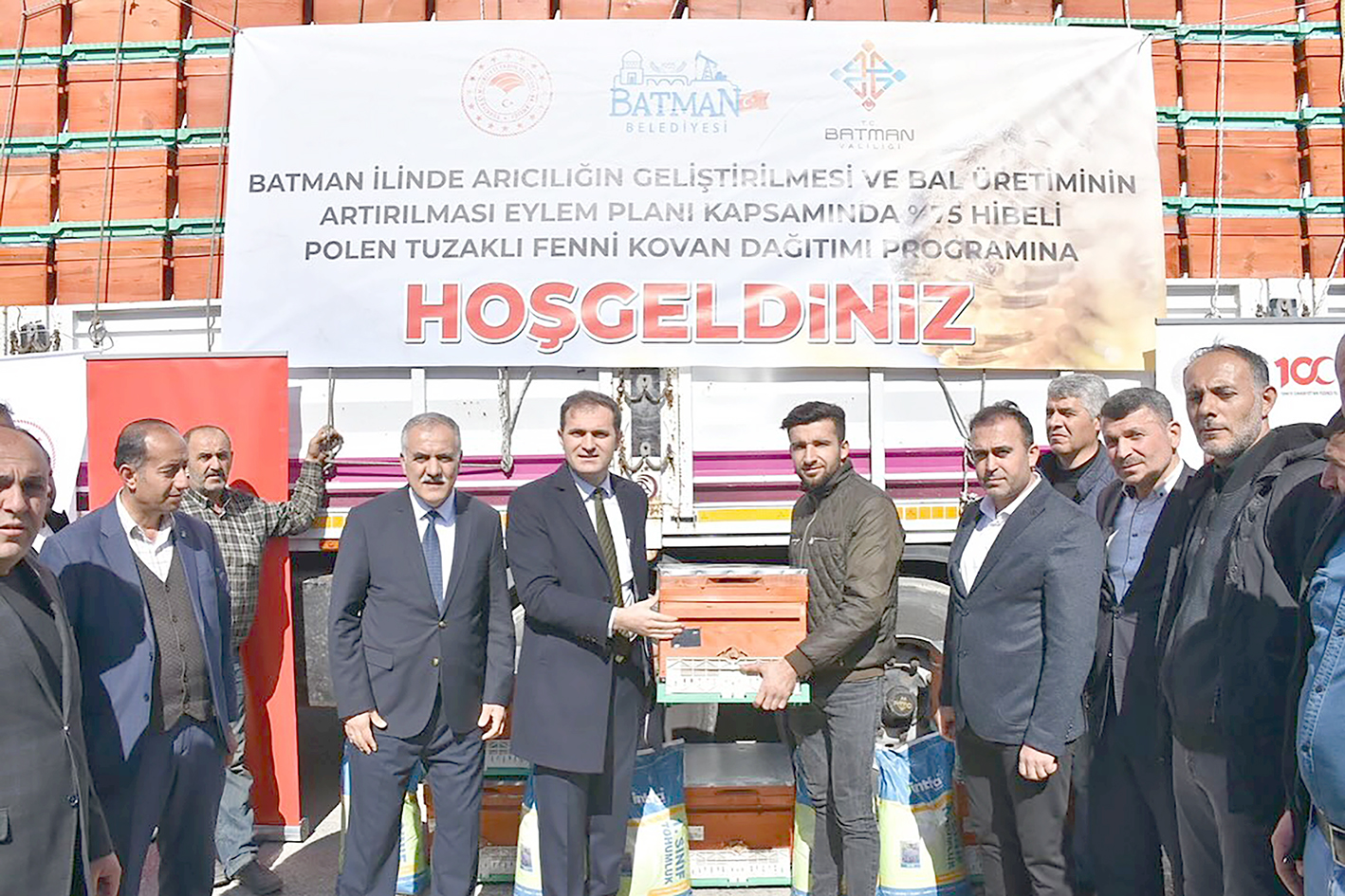 306 BAL ÜRETİCİSİNE KOVAN DAĞITILDI