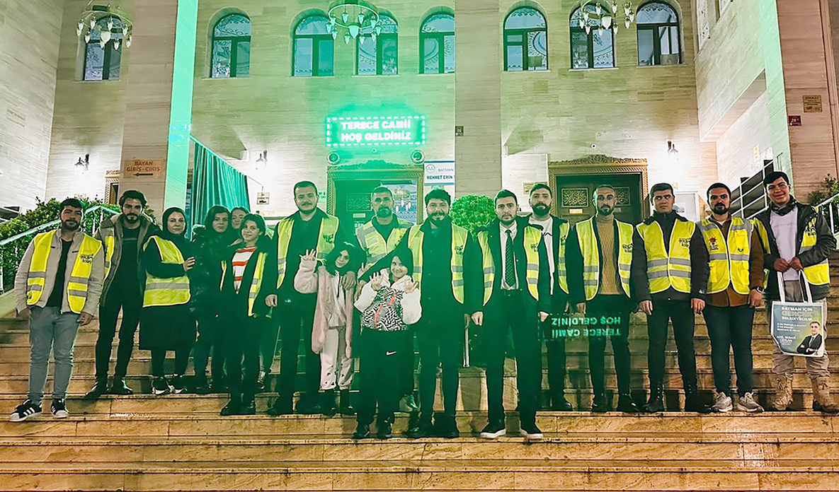 AK GENÇLİKTEN CAMİ CEMAATİNE İKRAM