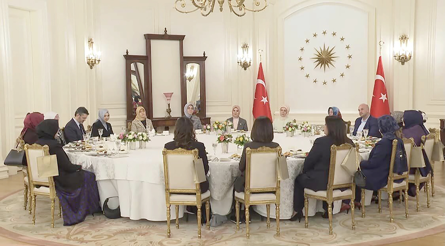 BAYAN CANALP, ÇANKAYA KÖŞKÜNDE İFTARA KATILDI