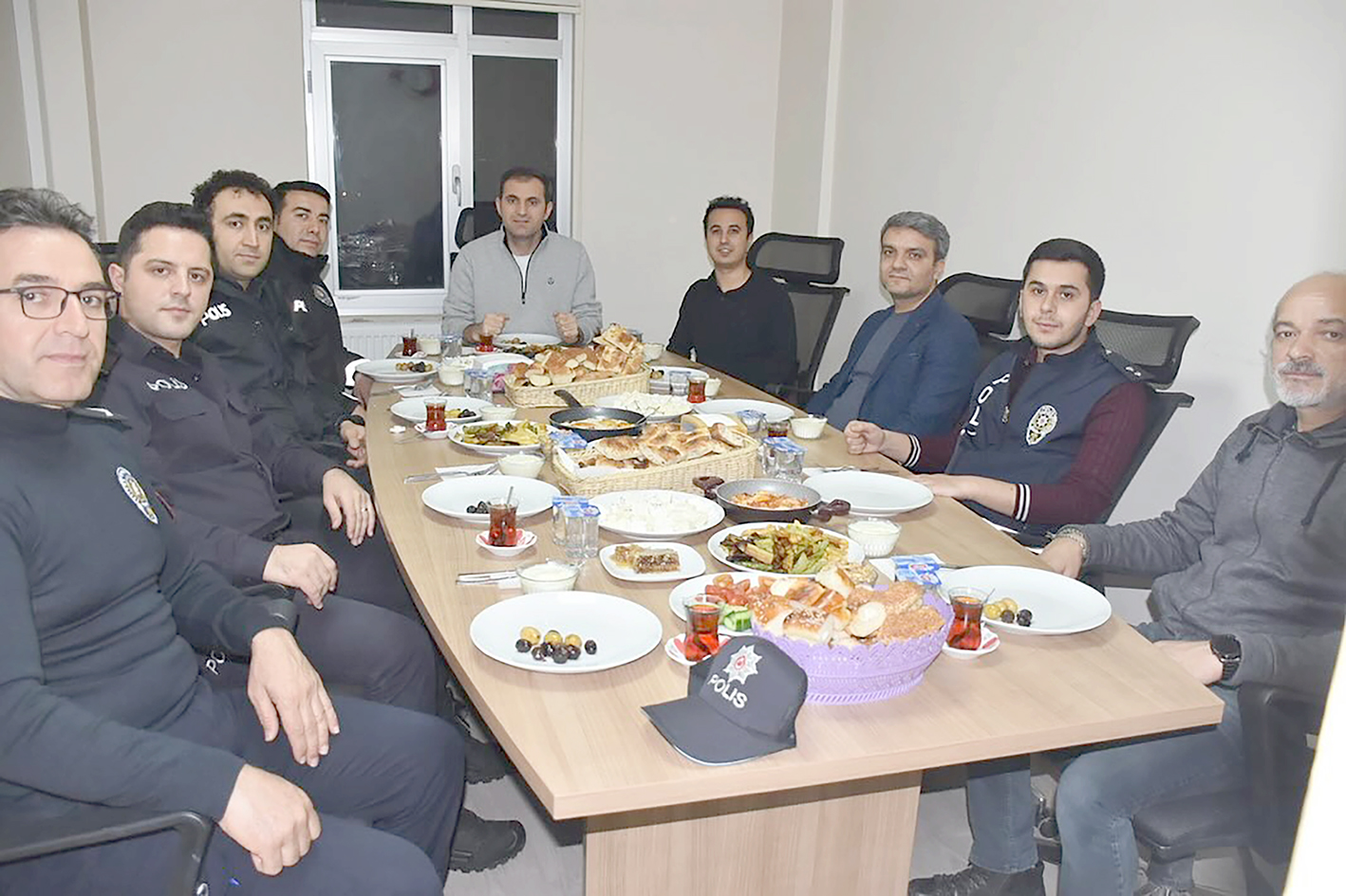 EMNİYET PERSONELİ İLE SAHUR YAPTI