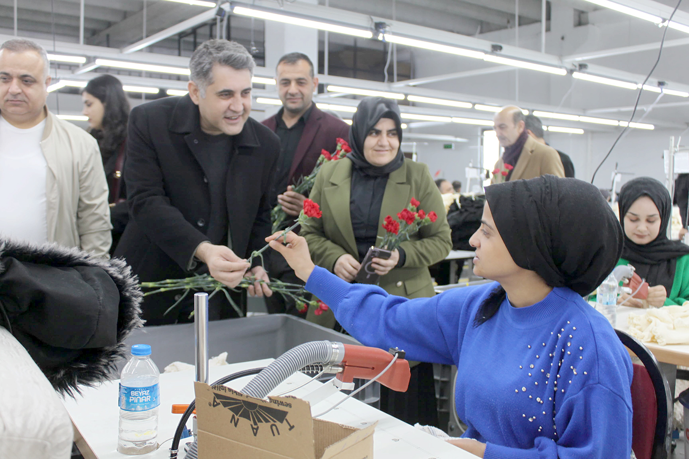 ÇALIŞAN KADINLARA 8 MART ZİYARETİ