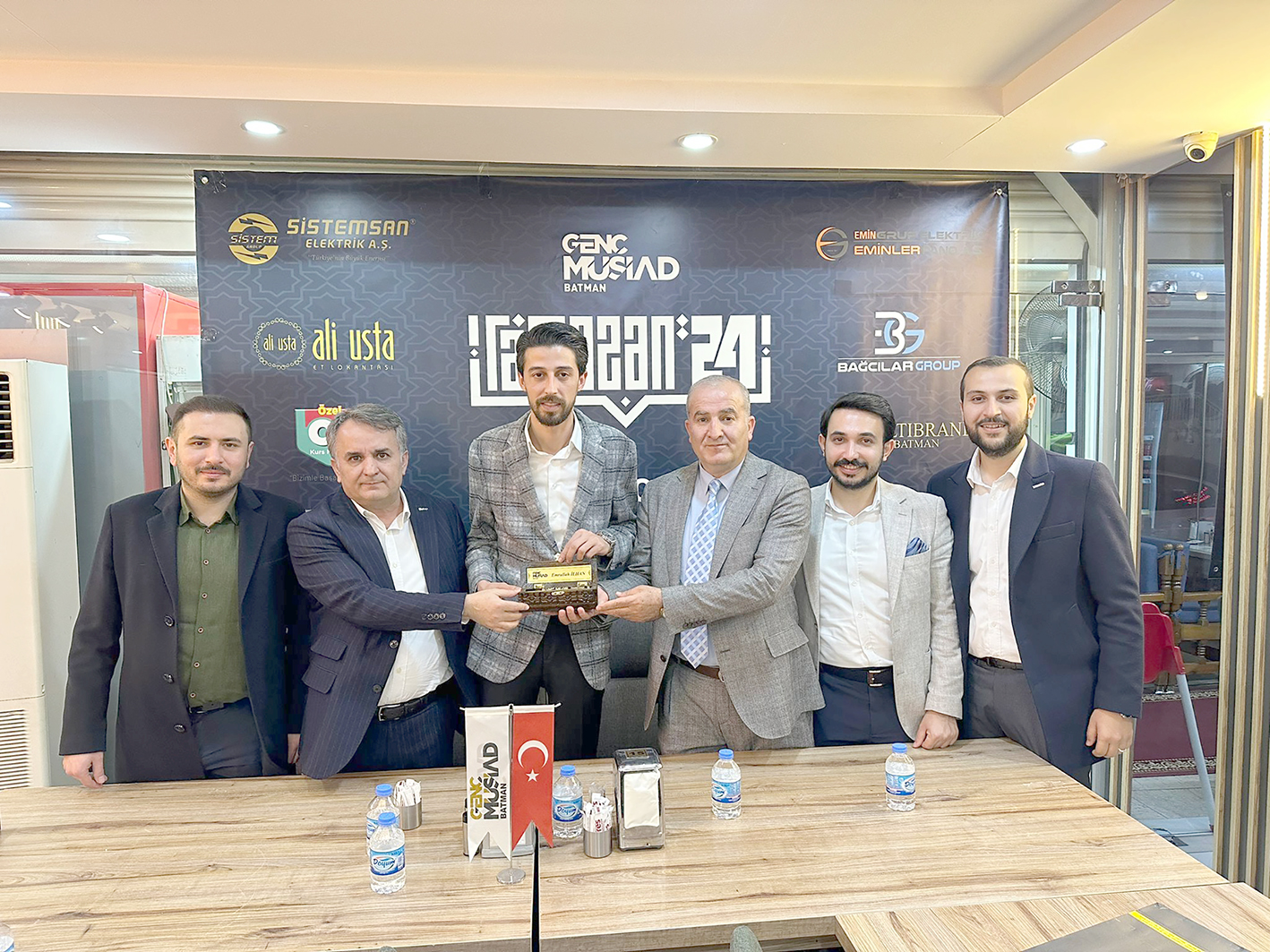 GENÇ MÜSİAD ÜYELERİ İFTAR’DA BİR ARAYA GELDİ