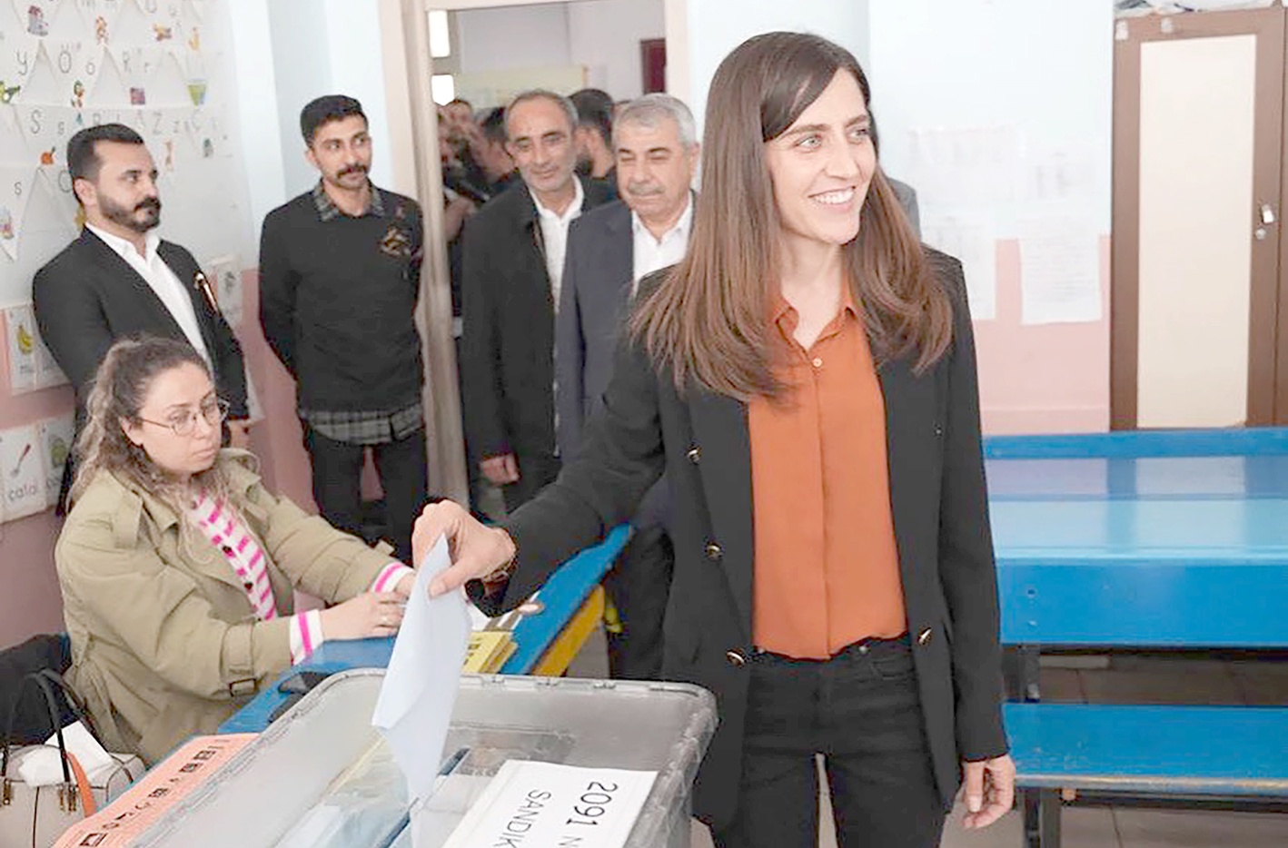 GÜLİSTAN SÖNÜK, ŞİRİNEVLER’DE OYUNU KULLANDI