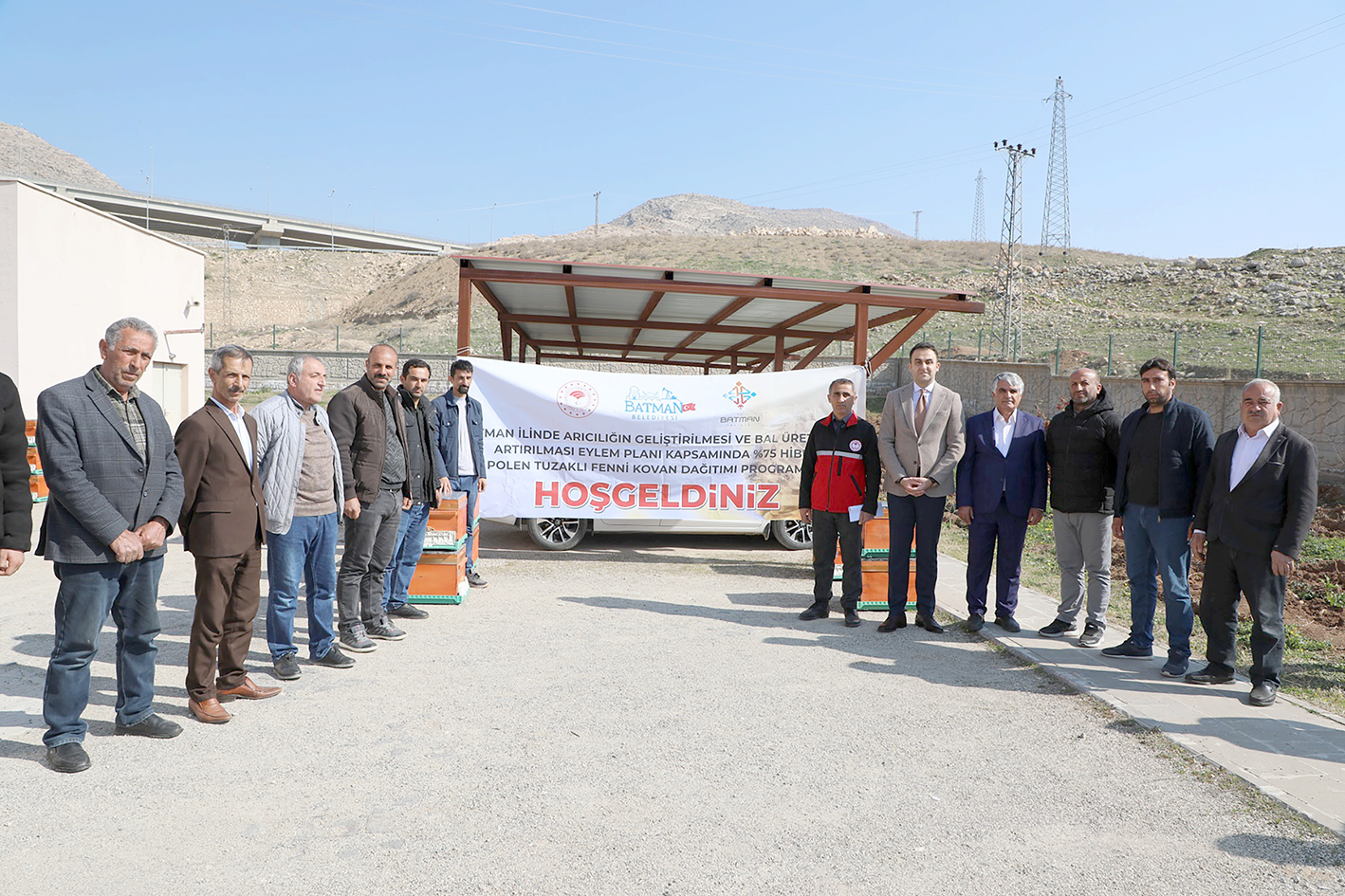 HASANKEYFLİ ARICILARA KOVAN DAĞITIMI YAPILDI