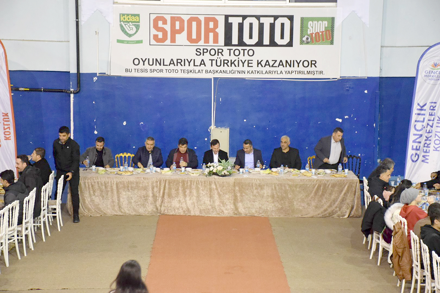 KAYMAKAM, GENÇLİK VE SPOR PERSONELLERİYLE İFTAR YAPTI