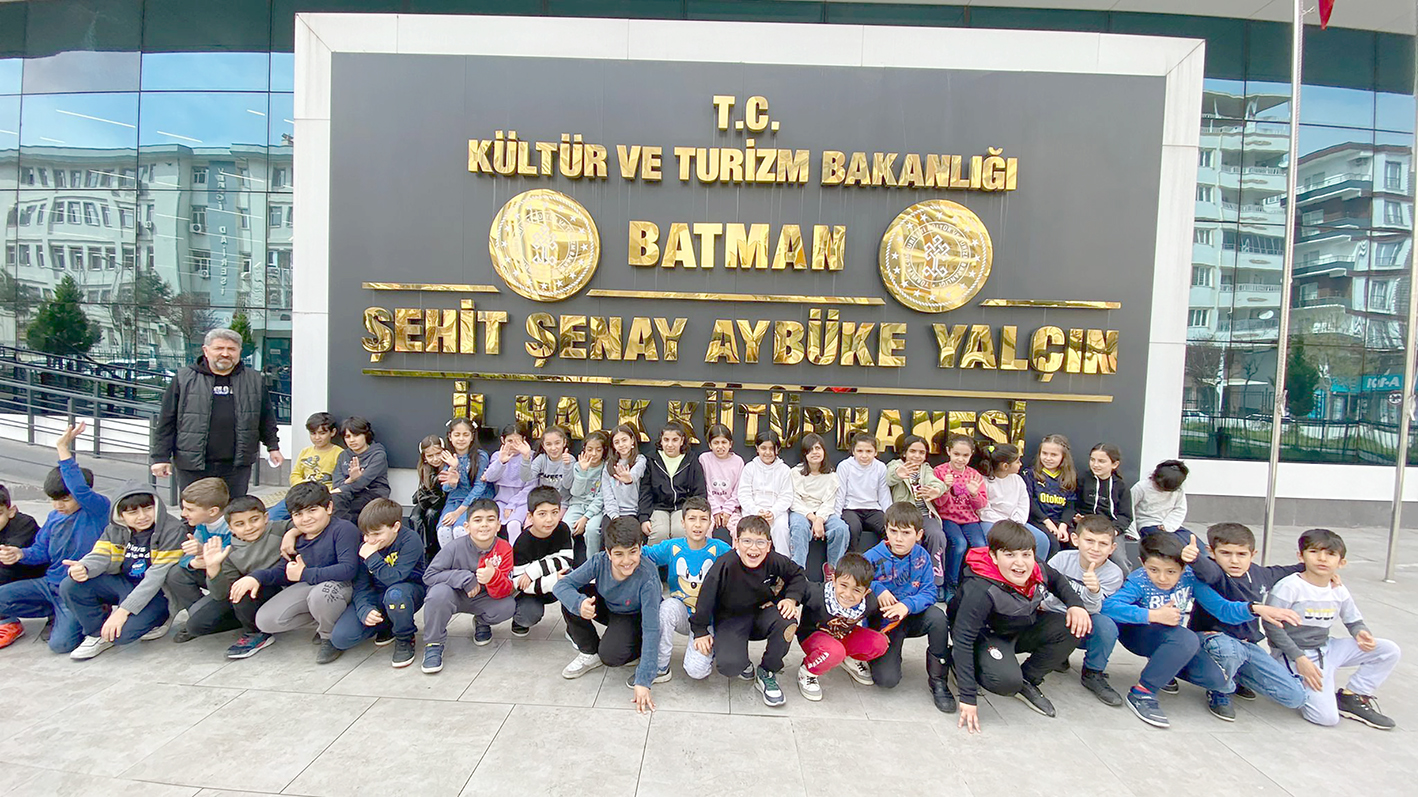 MİNİK ÖĞRENCİLER KÜTÜPHANEDE