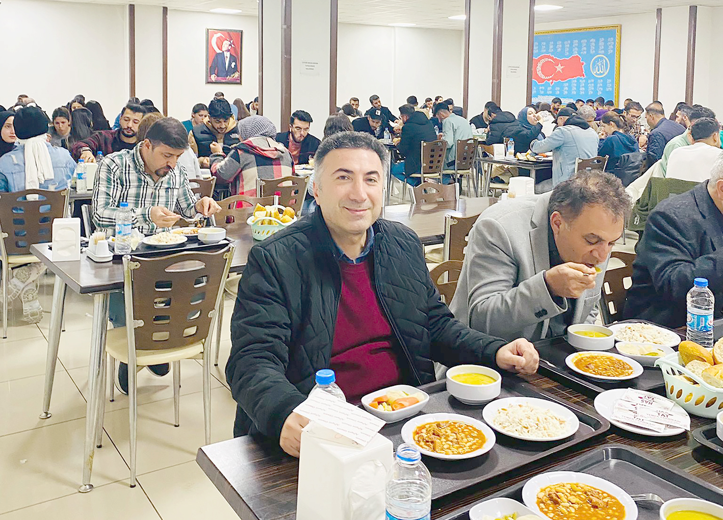 REKTÖR DEMİR, ÖĞRENCİLERLE İFTAR AÇTI