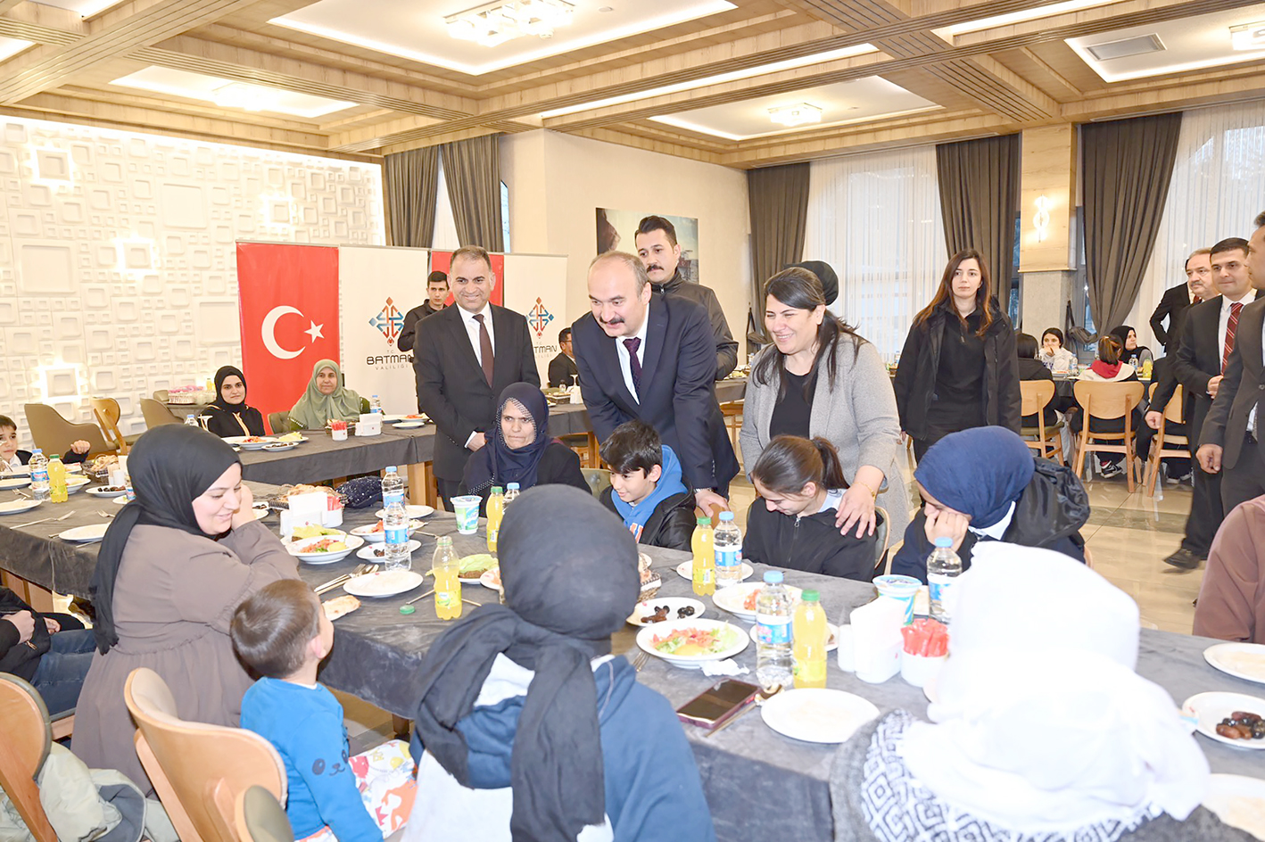 SYDV’DEN YARARLANAN VATANDAŞLARI İFTARDA AĞIRLADI