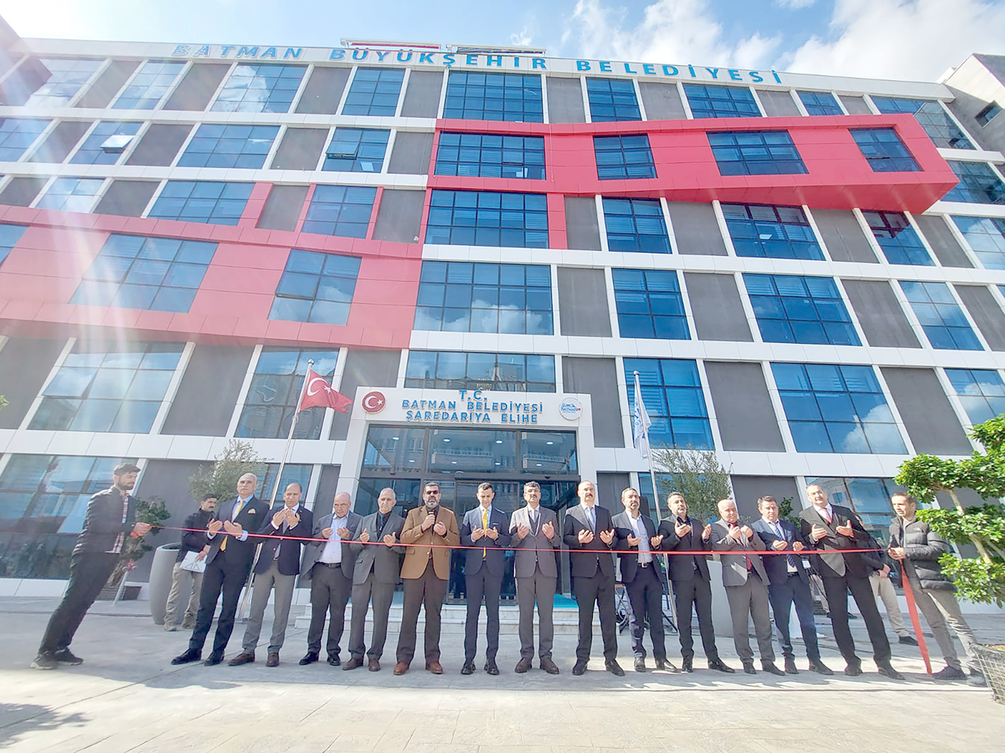 “BU MEMLEKETE SEVDALIYIZ”